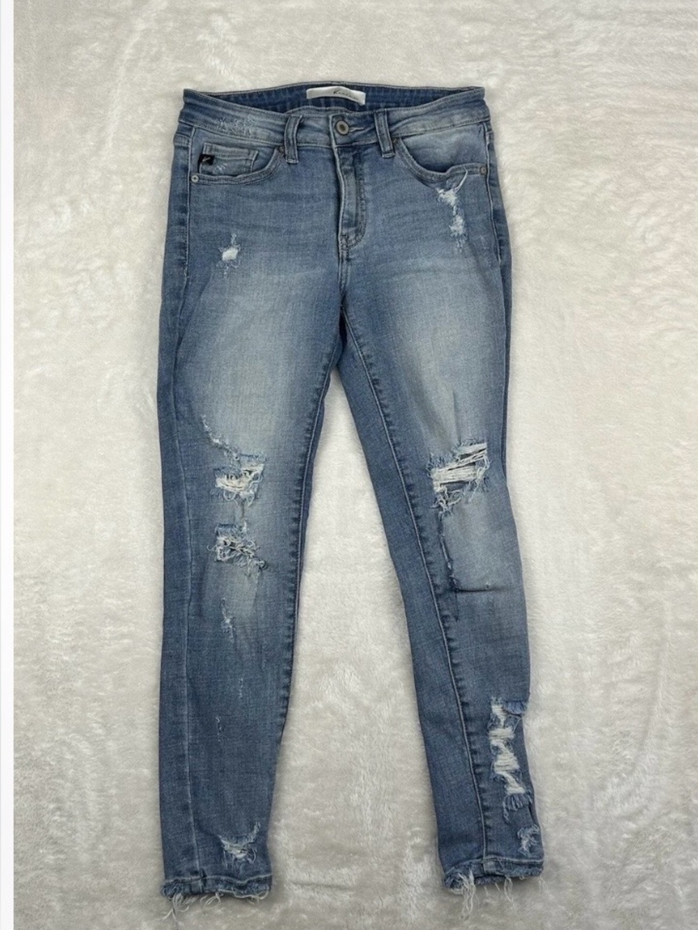 Kancan Jeans Women’s Blue Distressed Jeans
Size 7/27